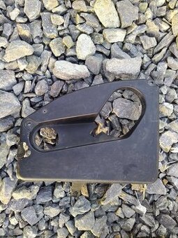 Peugeot 307 - kryt v motoru - ostřikovač, pravé světlo