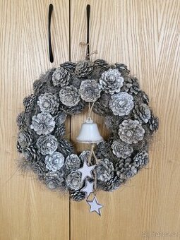 Šiškový stříbrný věnec 36 cm
