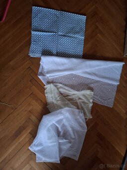 Latky, zavesy, zvytky zaclon