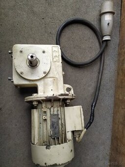 Elektromotor 0,55 kW se šnekovou převodovkou ZŤS,převod 1:20