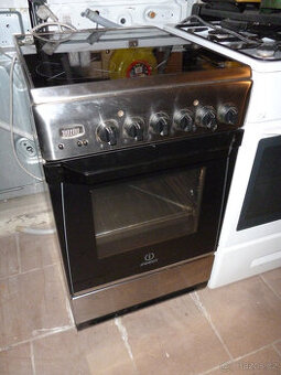 elektrický sporák indesit nerez na 230v,sklokeramická deska