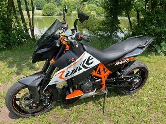 KTM 690 Duke R