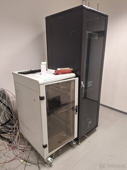 RACK 19" - Serverová skříň + teleskop. ližiny... - 1