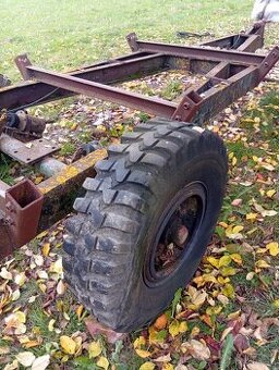 Podvozek za traktor