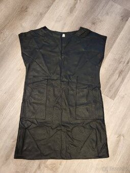 Černé koženkové šaty nad kolena – vel. 41