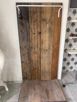 Stojany na oblečení z masivního dřeva