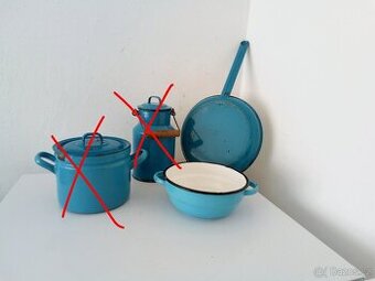 Staré, modré, smaltované nádobí