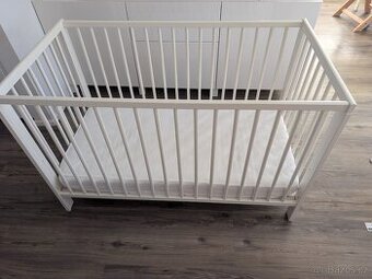Dětská postýlka IKEA Gulliver + matrace + prostěradlo + chrá