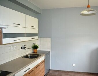 Světlý byt 2kk, cihla, os. vlastnictví, Náchod nad nemocnicí