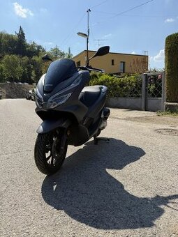 Honda PCX 125, barva šedá matná, 2019
