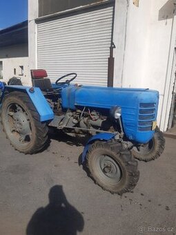 Traktor Zetor 3013 do sadu či vinic.