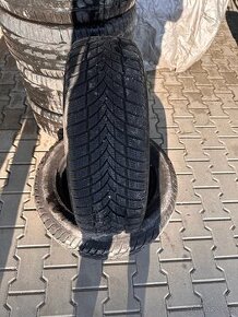 Maxis Victra snow SUV 235/60 r18