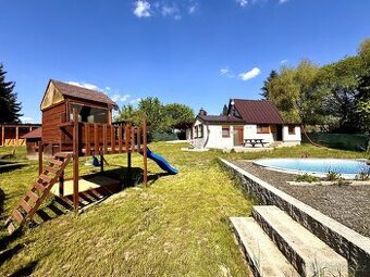 Obytná chata 3+1 (90 m2), garáž, zahradní sklad, kolna, bazé