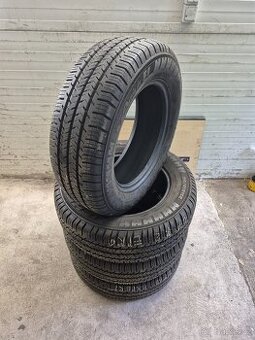 215/65 R16 C 106/104 T Michelin