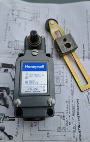 koncový spínač Honeywell LS3-4PG (500V/10A) 2ks nové