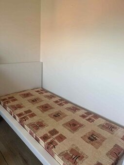 Postel 90x200cm s roštem i matrací