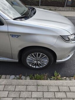 Mitsubishi Outlander pravý přední blatnik