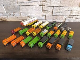 Playart a Yatming modely - osobní nákladní auta - Hong Kong. - 1