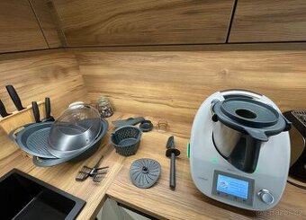 Vorwerk Thermomix TM5 + příslušenství