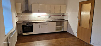 Pronájem bytu 2+kk, 60 m2 v cihlovém domě se zahradou