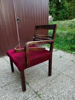 Starožitné křeslo k lehké renovaci