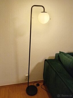 Industriální stojací lampa Jysk