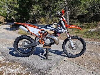 Sháním moto okolo 100000