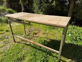 Stůl do dílny