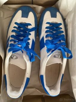 Botas tenisky nové