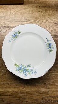 POPTÁVÁM – starožitné talíře / servis s motivem pomněnek