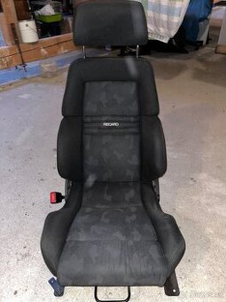 Sportovní sedačka řidiče recaro