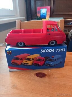 Škoda 1203 Ites, valník s krabičkou