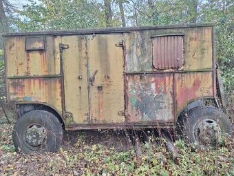 Vojenský plechový přívěs