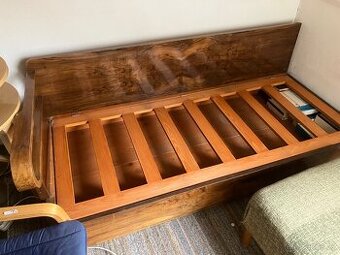 🛋️ Retro dřevěná postel / válenda z masivu – krásná dýha