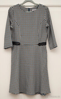 vzorované šaty Orsay S/36