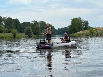 Prodám nafukovací člun BOAT 007 – 320 cm, pevná laminátová p