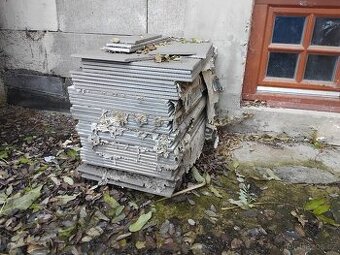 Šedé kachličky za odvoz