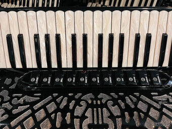 Predám profi akordeón Rossini 96 basový- TOP - akordeón vhod