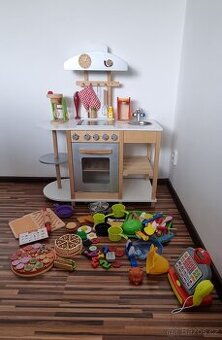 Dětská kuchyňka s výbavou