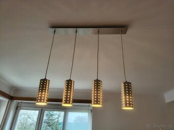 Závěsný kovový lustr do obýváku