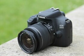 Canon eos 2000D + objektivu