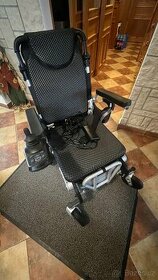 8000F elektrický invalidní vozík + ZDARMA hlavová opěrka ZÁR