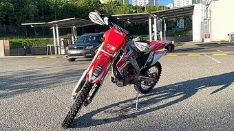 Honda CRF 250 R HM na značkách