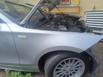 Pravý blatník BMW e87 titansilber