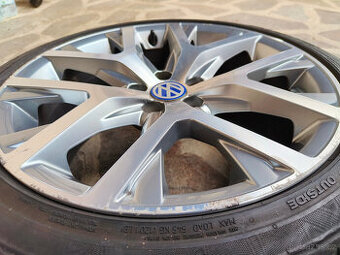 VW originál ALU R17 5x100 + 215/40/17 - 1