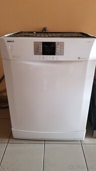Myčka nádobí Beko DFN 6632 bílá v pěkném stavu,plně funkční