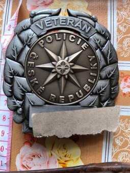 VELKÝ ODZNAK VETERÁN POLICIE S IDEN.ČÍSLEM POLICISTY