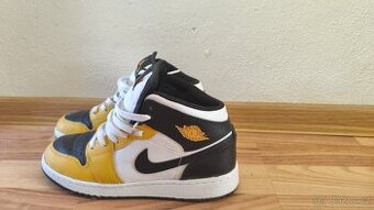 Jordan 1 mid