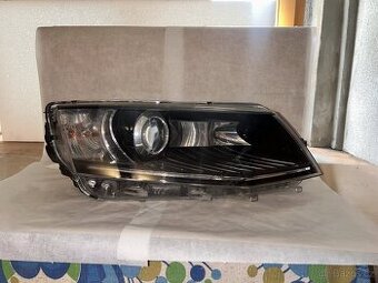 Světlomet Škoda Octavia III pravý – 5E1941016B (halogenový)