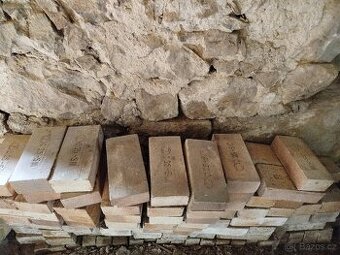Prodám šamotové cihly - cca 70 ks plus